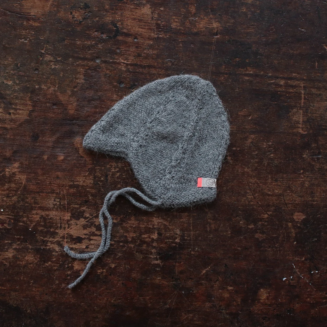 Mormor.nu Hand Knit Alpaca Grethe Bonnet - Slate Baby Wool