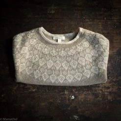 SISKIN Superfine Lambswool Autumn Sweater - Feather