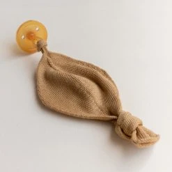 Hvid Merino Wool Titi Soother Holder - Ochre Baby Gifts