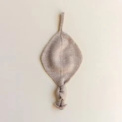 Hvid Merino Wool Titi Soother Holder - Sand