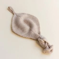 Hvid Merino Wool Titi Soother Holder - Sand