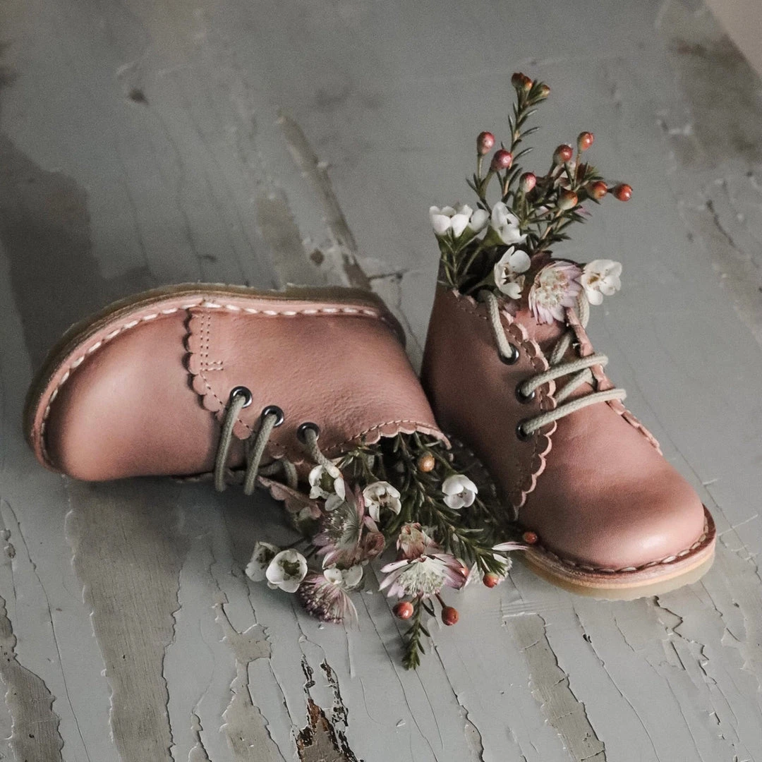Petit Nord Scallop Desert Boots - Old Rose