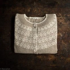 SISKIN Adults Women's Superfine Lambswool Autumn Cardigan - Feather