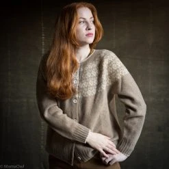 SISKIN Adults Women's Superfine Lambswool Autumn Cardigan - Feather