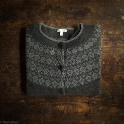 SISKIN Women's Superfine Lambswool Autumn Cardigan - Graphite Adults