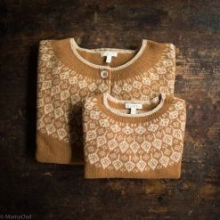 SISKIN Women's Superfine Lambswool Autumn Cardigan - Umber