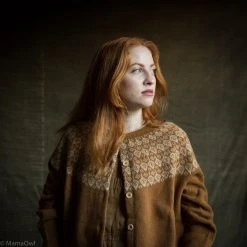 SISKIN Women's Superfine Lambswool Autumn Cardigan - Umber