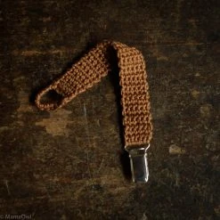 Mormor.nu Baby Gifts Hand Crochet Baby Soother Holder/Clip - Many Colours